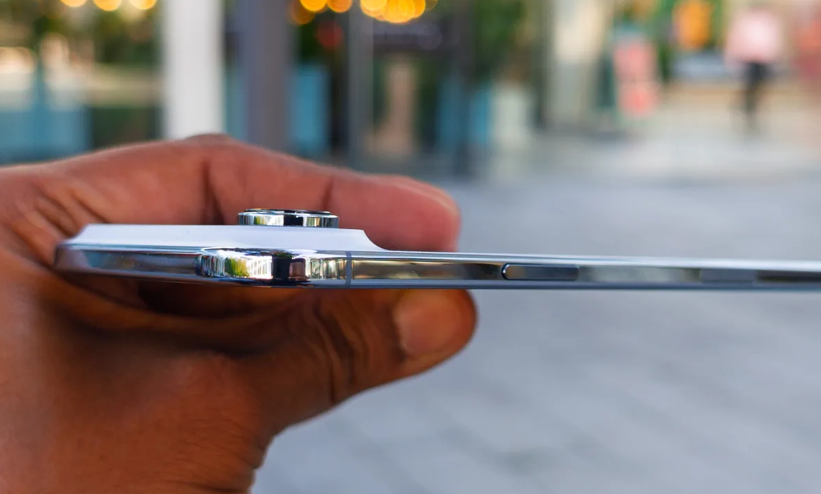 Nguoi-tieu-dung-ngay-cang-thich-smartphone-cong-kenh-annotation-2025-12-03-082541-1764744152-39-width1189height716