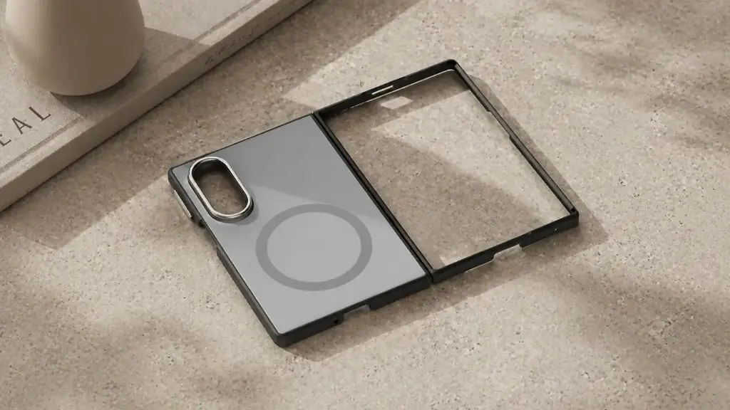 imgi_10_vn-feature-express-yourself-with-the-mirror-magnet-case-554132932.webp