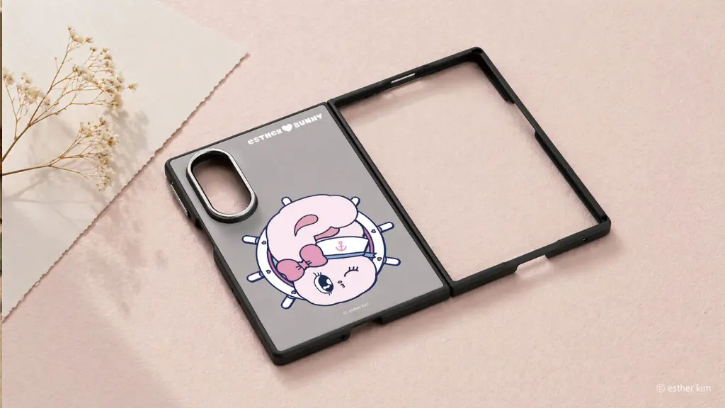imgi_10_vn-feature-express-yourself-with-the-mirror-magnet-case-554132994.webp